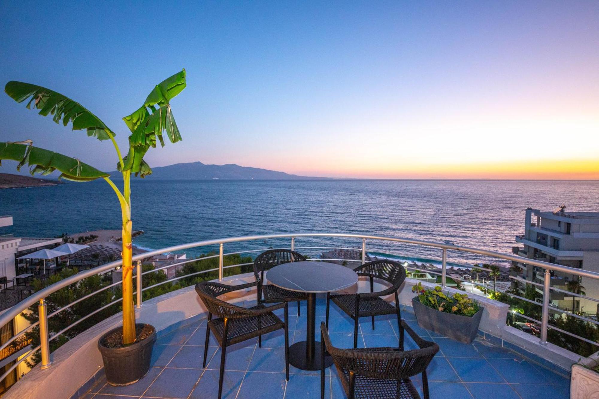 Hotel Sea Breeze Саранда Екстер'єр фото