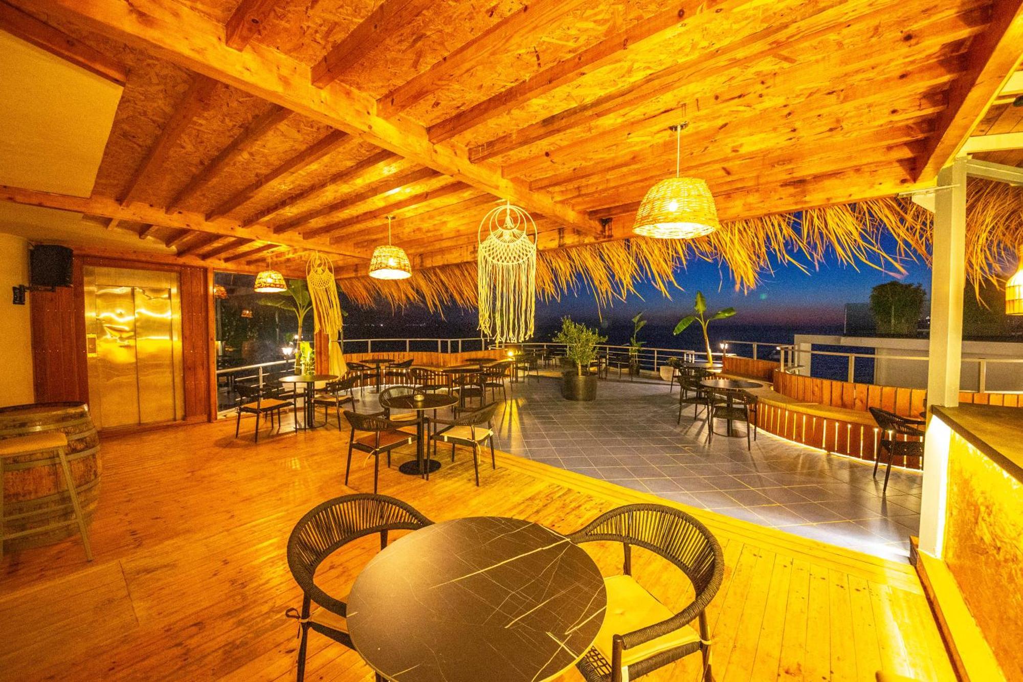 Hotel Sea Breeze Саранда Екстер'єр фото