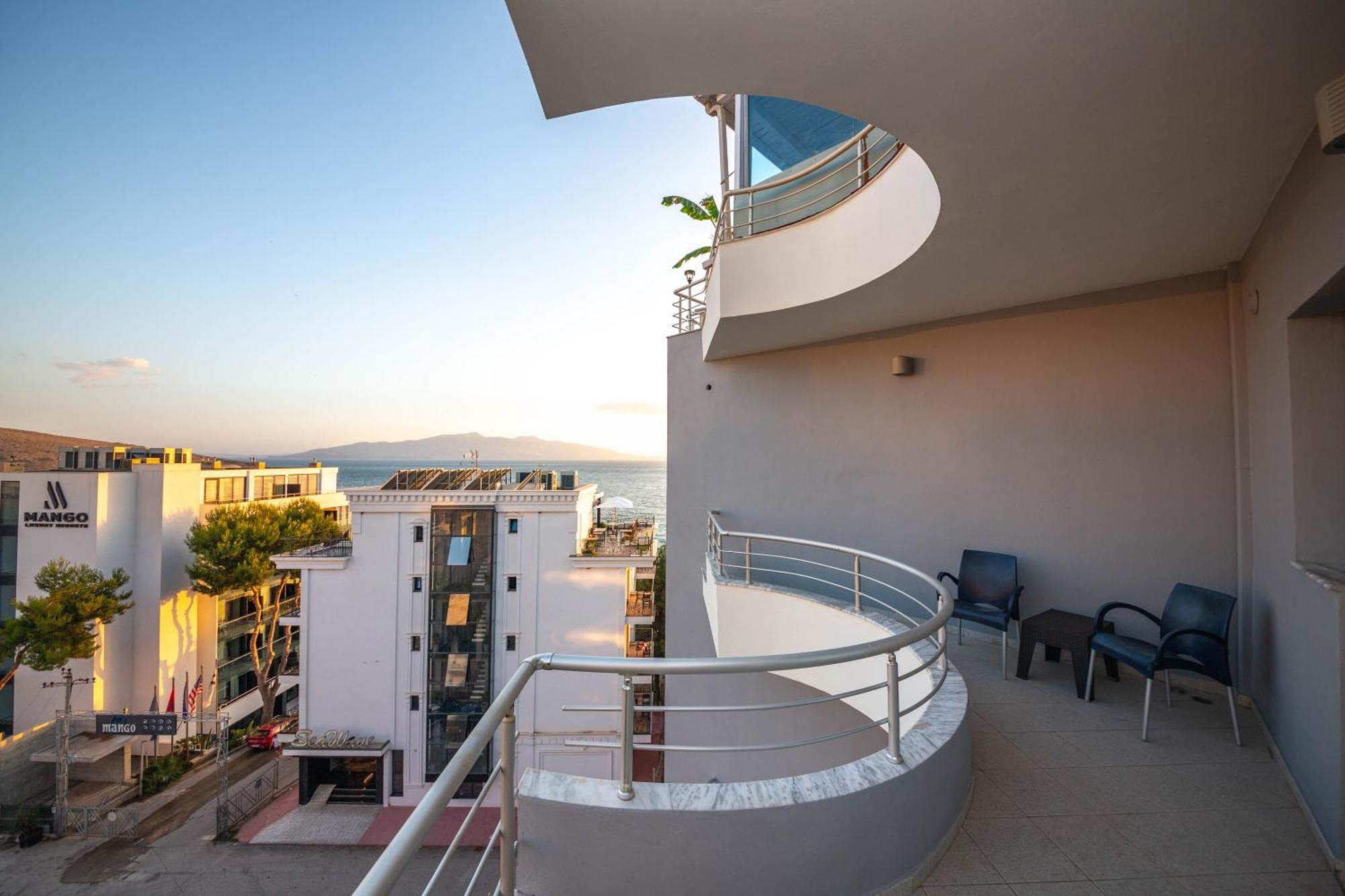 Hotel Sea Breeze Саранда Екстер'єр фото