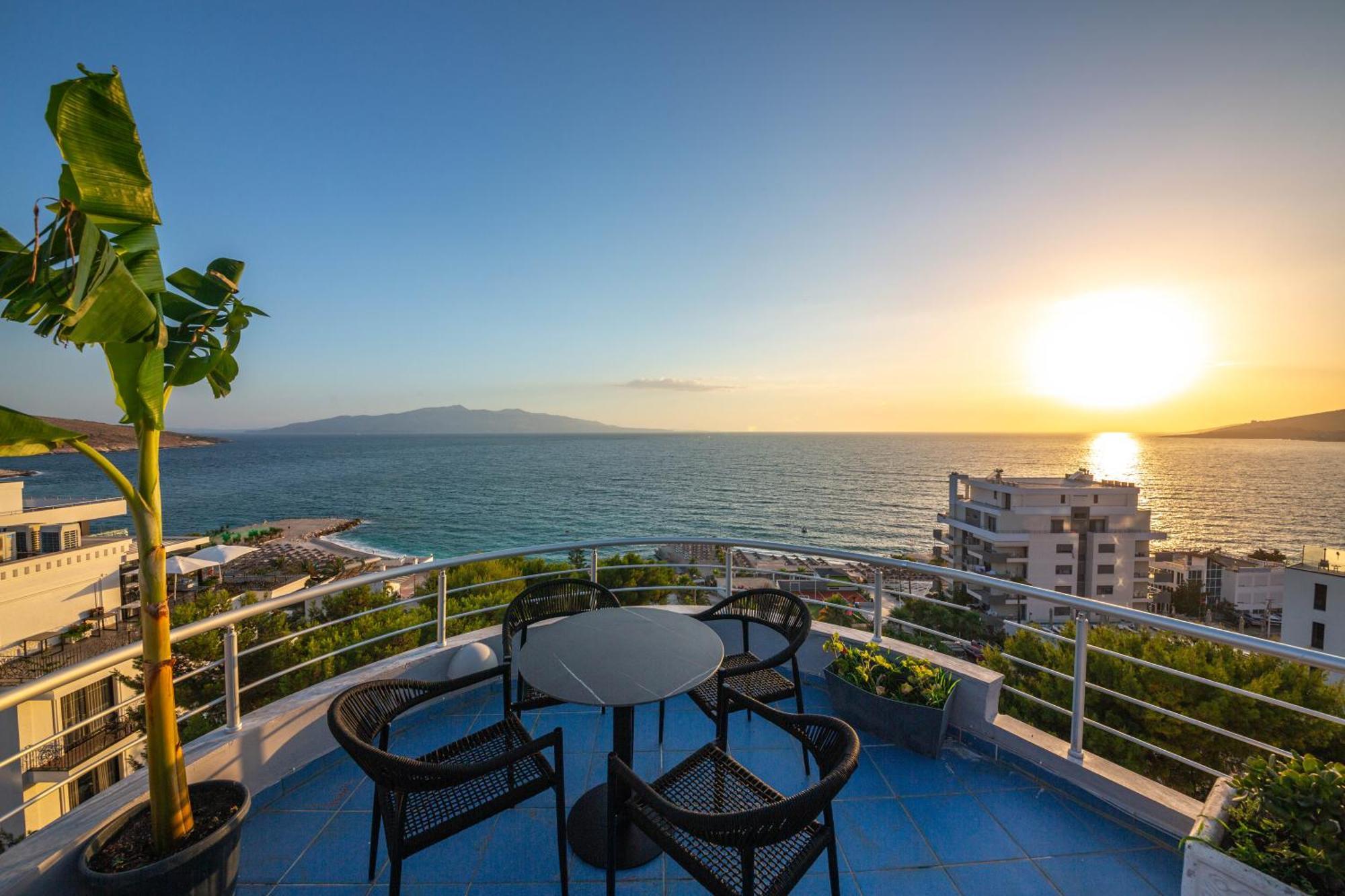 Hotel Sea Breeze Саранда Екстер'єр фото