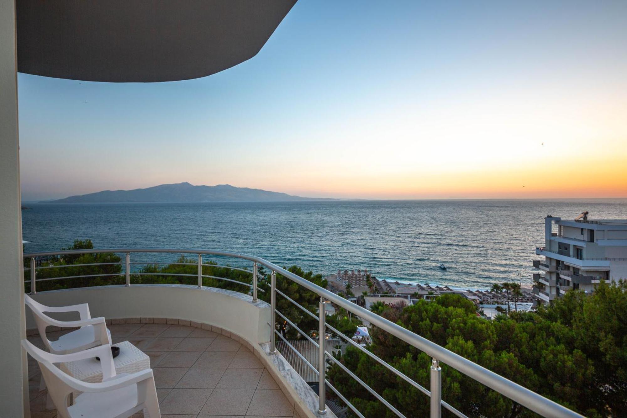Hotel Sea Breeze Саранда Екстер'єр фото